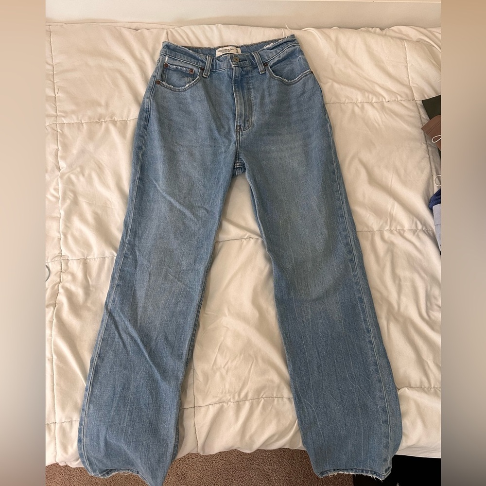 Abercrombie & Fitch The Ankle Straight size 27/4